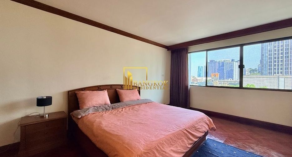 For rent 2 bedrooms apartment in Watthana, Bangkok