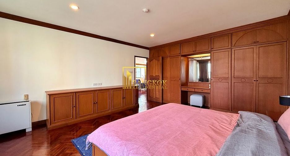 For rent 2 bedrooms apartment in Watthana, Bangkok