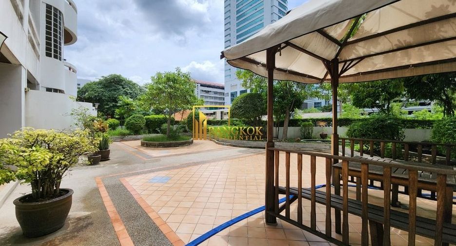 For rent 2 bedrooms apartment in Watthana, Bangkok