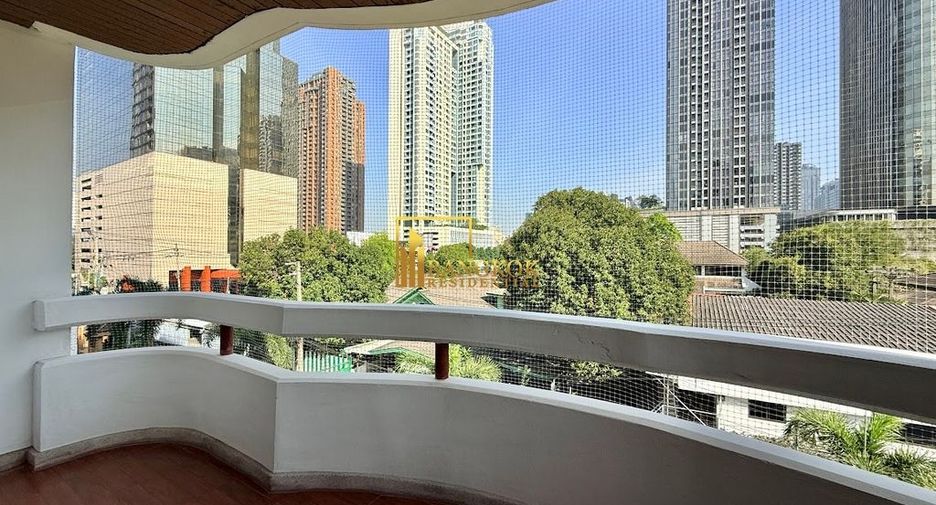 For rent 2 bedrooms apartment in Watthana, Bangkok