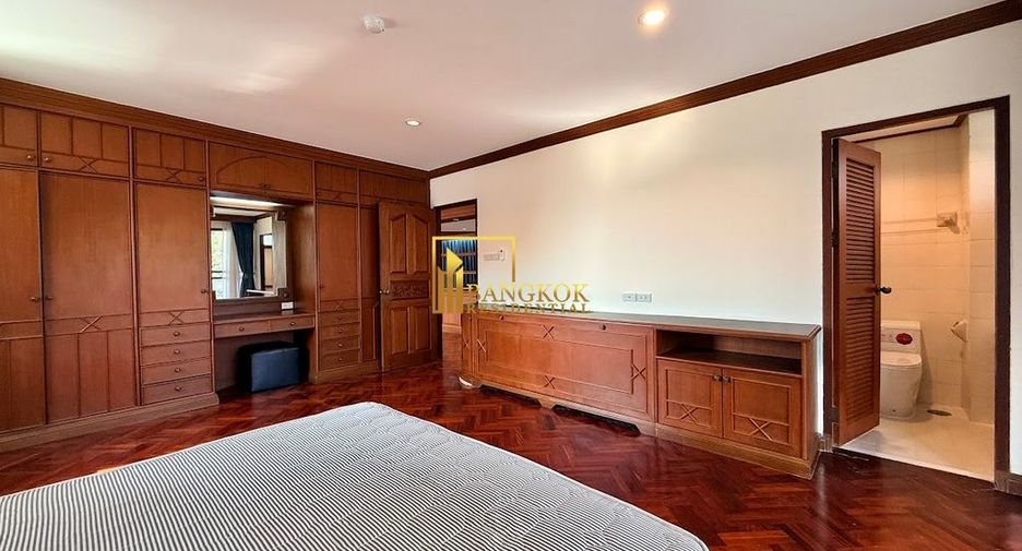 For rent 2 bedrooms apartment in Watthana, Bangkok