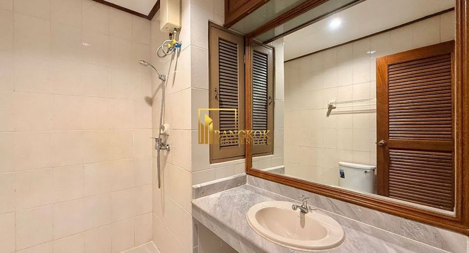 For rent 2 bedrooms apartment in Watthana, Bangkok