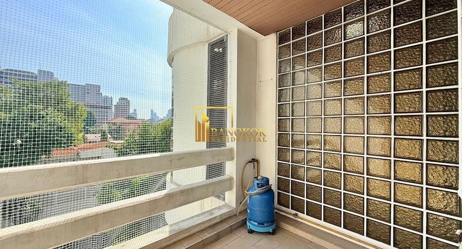 For rent 2 bedrooms apartment in Watthana, Bangkok