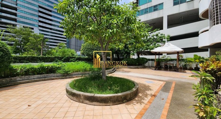 For rent 2 bedrooms apartment in Watthana, Bangkok