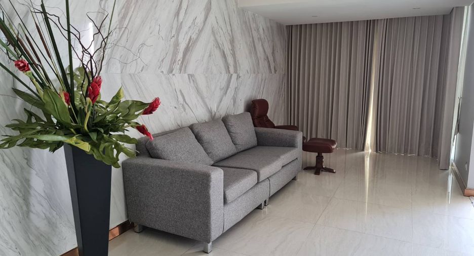For rent そして for sale 4 ベッドルーム condo in Watthana, Bangkok