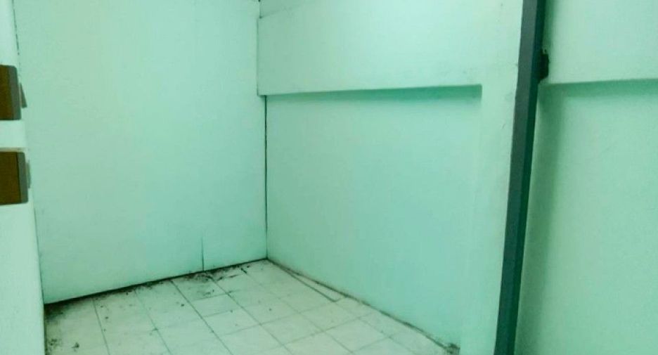 À vendre 2 chambres maison de ville à Mueang Samut Prakan, Samut Prakan
