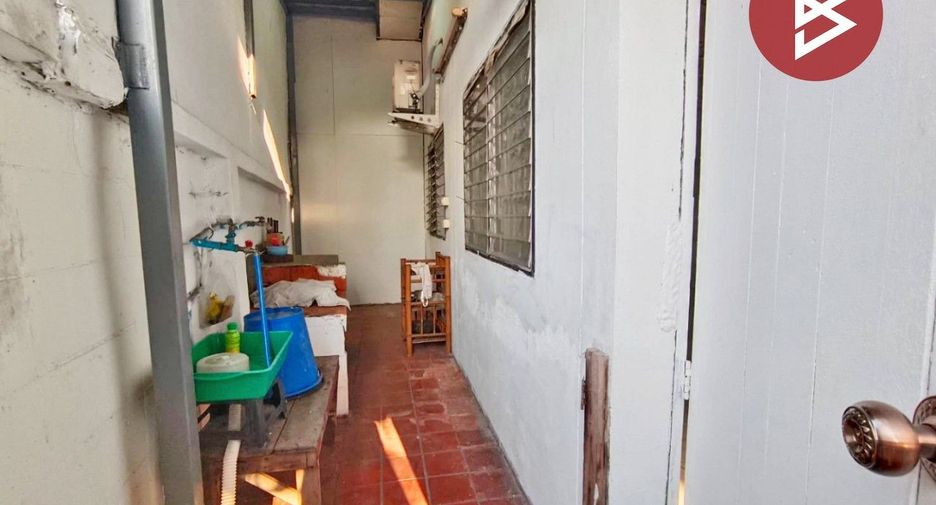 À vendre 2 chambres maison de ville à Mueang Samut Prakan, Samut Prakan