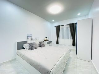 À vendre 4 chambres maison de ville à Bang Lamung, Chonburi