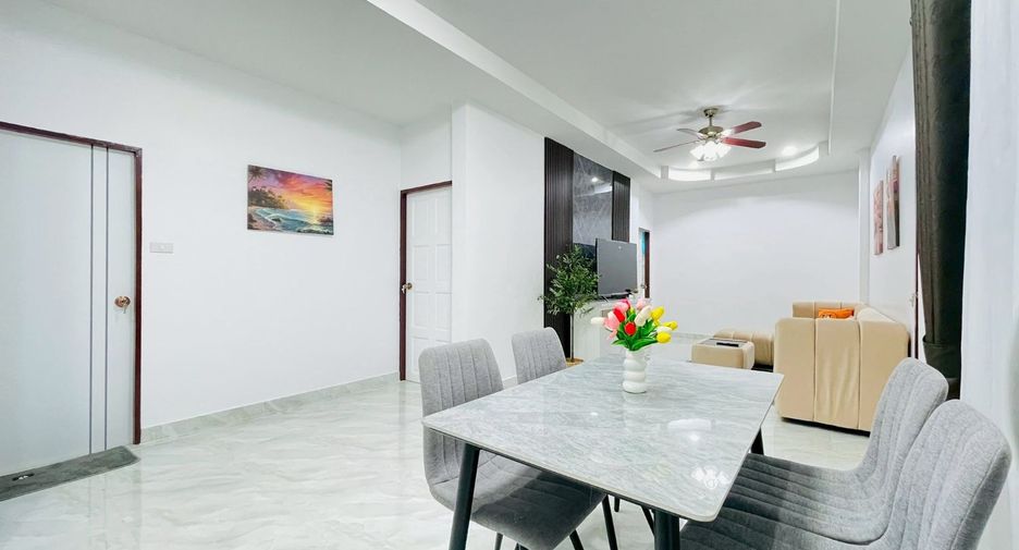 Reihenhaus zum Kauf mit 4 Zimmer in Bang Lamung, Chonburi