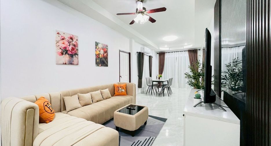 Reihenhaus zum Kauf mit 4 Zimmer in Bang Lamung, Chonburi