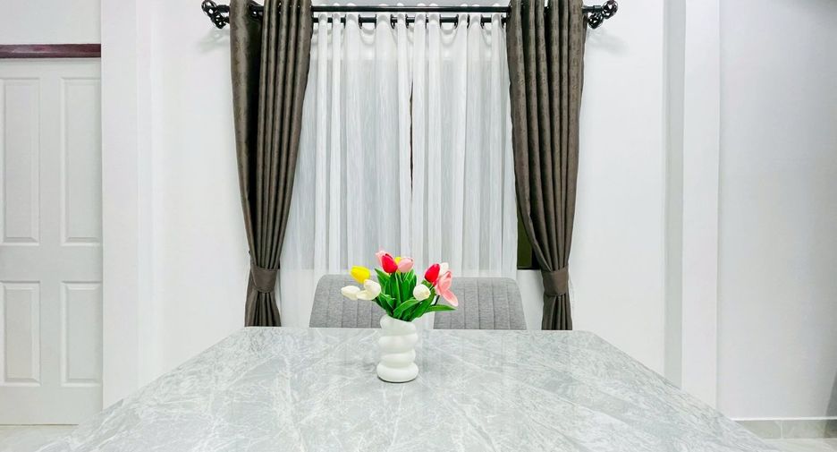 Reihenhaus zum Kauf mit 4 Zimmer in Bang Lamung, Chonburi
