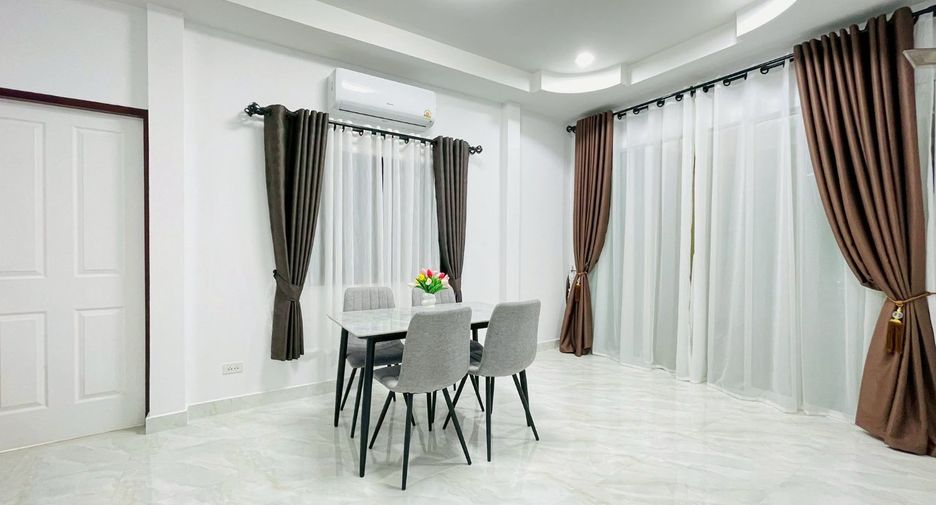 Reihenhaus zum Kauf mit 4 Zimmer in Bang Lamung, Chonburi