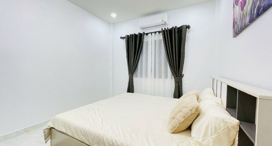 Reihenhaus zum Kauf mit 4 Zimmer in Bang Lamung, Chonburi