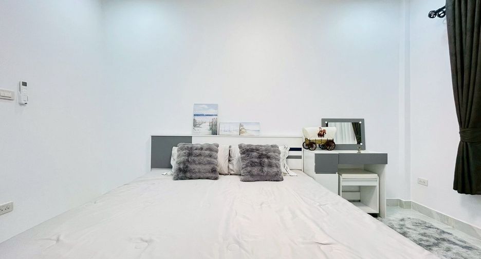 Reihenhaus zum Kauf mit 4 Zimmer in Bang Lamung, Chonburi