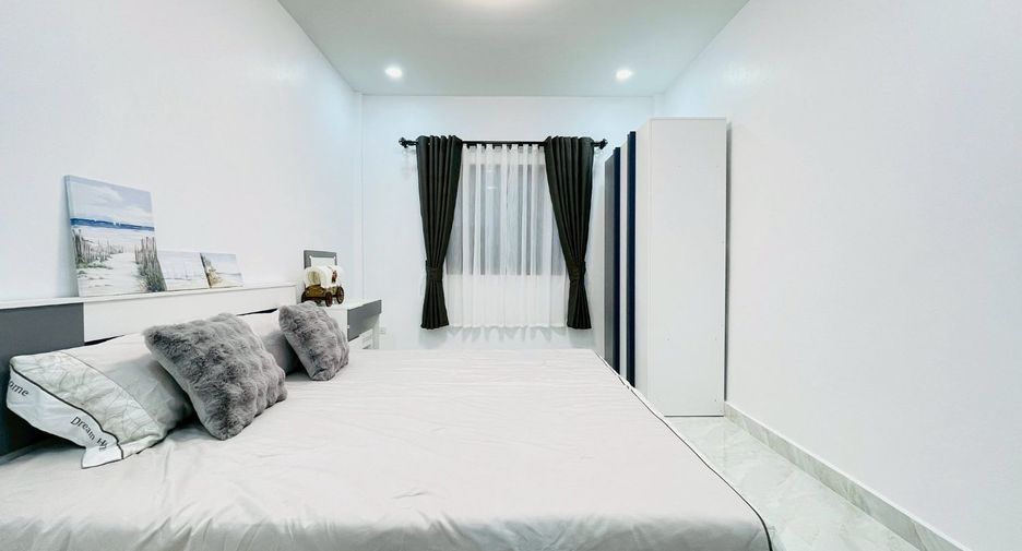 Reihenhaus zum Kauf mit 4 Zimmer in Bang Lamung, Chonburi