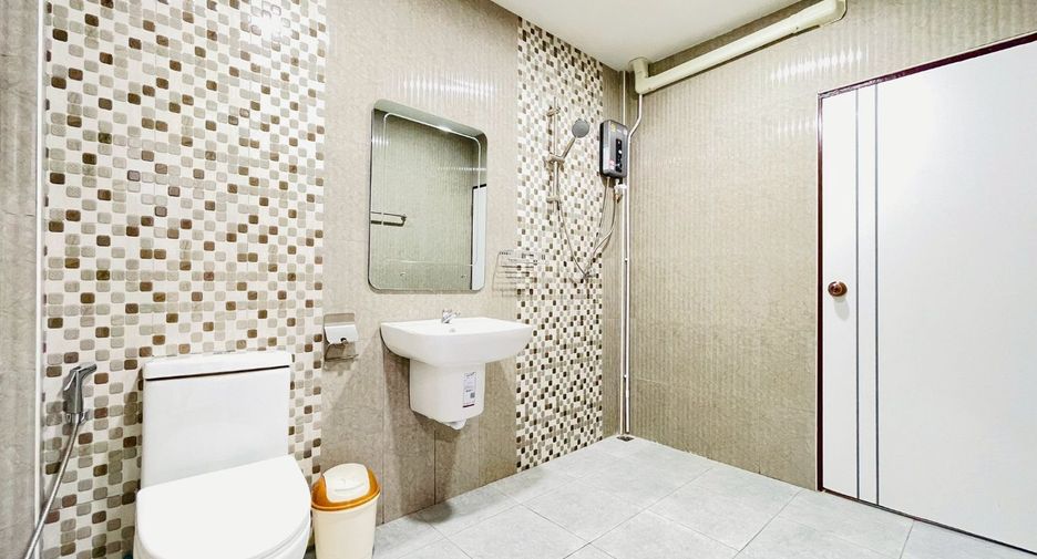 Reihenhaus zum Kauf mit 4 Zimmer in Bang Lamung, Chonburi