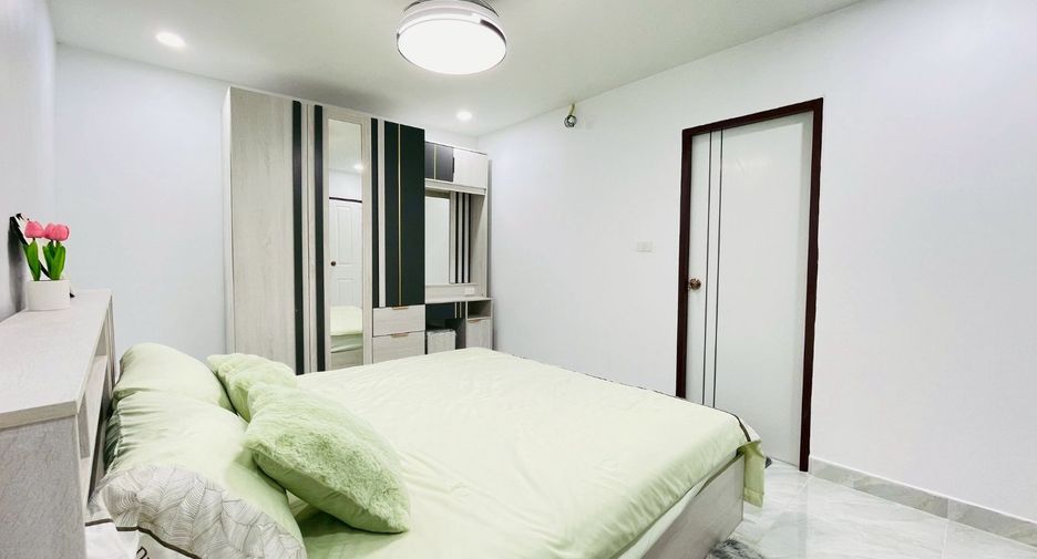 Reihenhaus zum Kauf mit 4 Zimmer in Bang Lamung, Chonburi