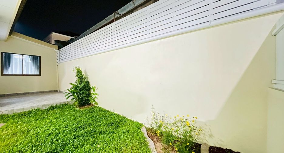 Reihenhaus zum Kauf mit 4 Zimmer in Bang Lamung, Chonburi