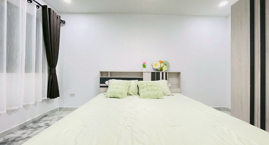 Reihenhaus zum Kauf mit 4 Zimmer in Bang Lamung, Chonburi