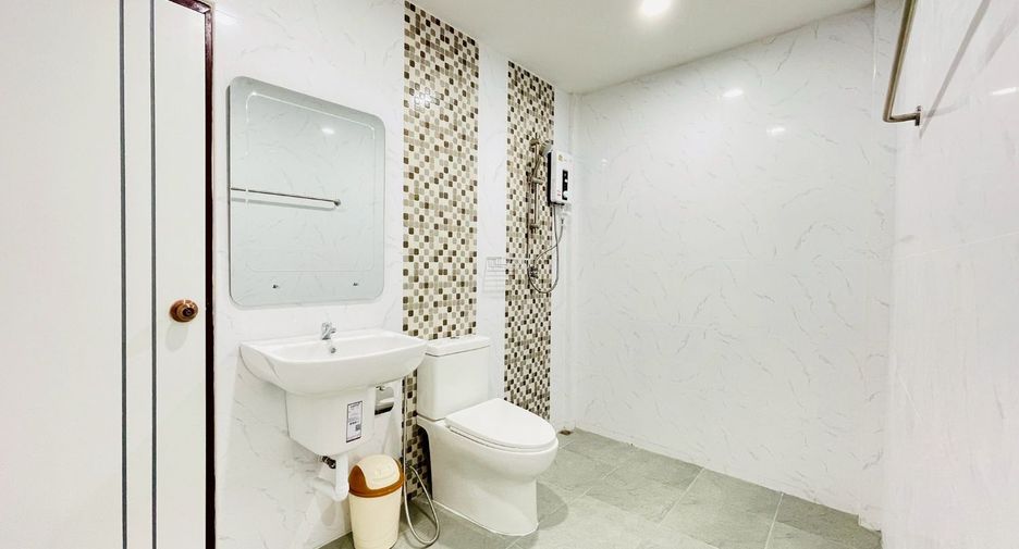 Reihenhaus zum Kauf mit 4 Zimmer in Bang Lamung, Chonburi