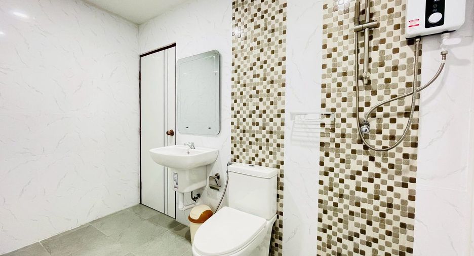 Reihenhaus zum Kauf mit 4 Zimmer in Bang Lamung, Chonburi