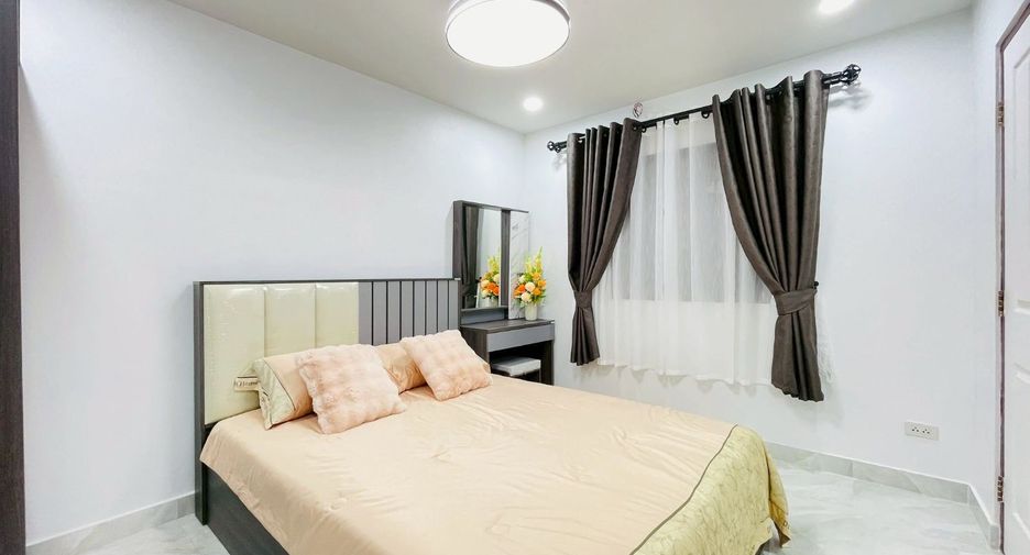 Reihenhaus zum Kauf mit 4 Zimmer in Bang Lamung, Chonburi