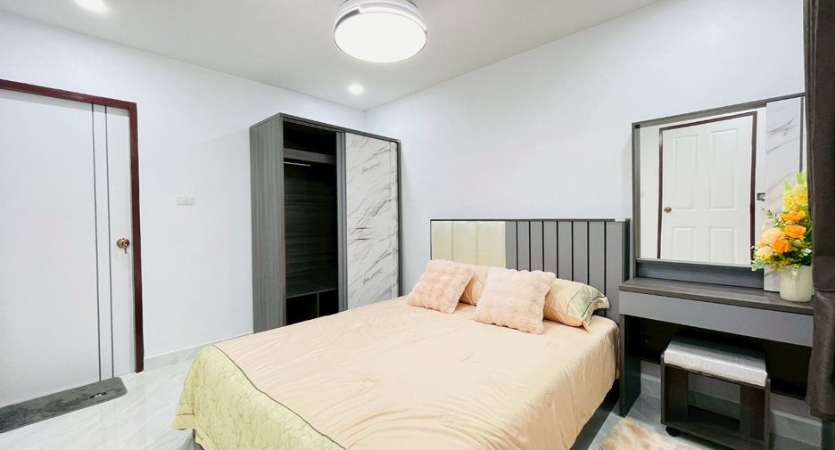 Reihenhaus zum Kauf mit 4 Zimmer in Bang Lamung, Chonburi