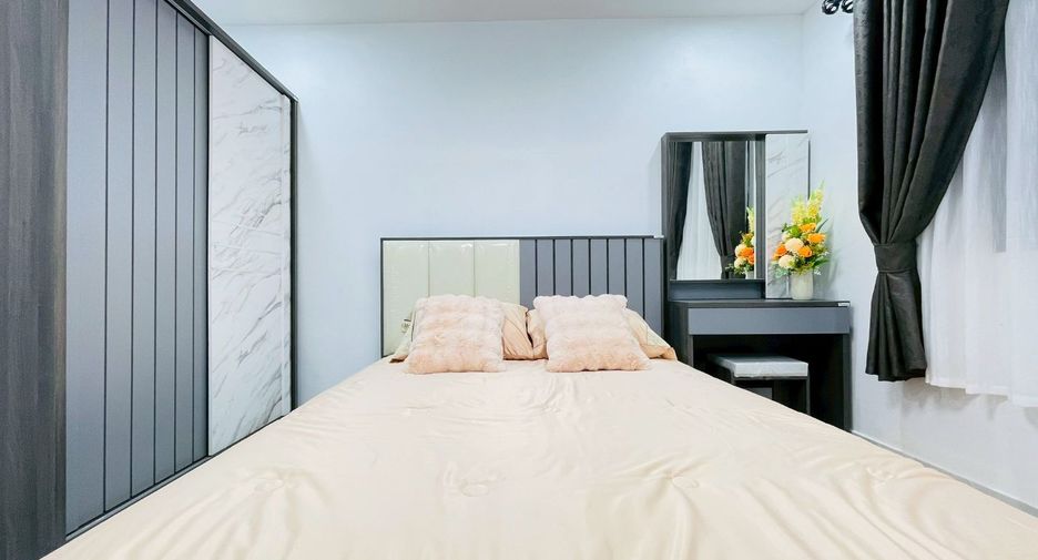 Reihenhaus zum Kauf mit 4 Zimmer in Bang Lamung, Chonburi
