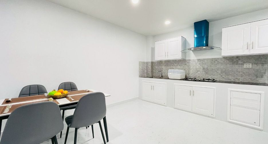 Reihenhaus zum Kauf mit 4 Zimmer in Bang Lamung, Chonburi