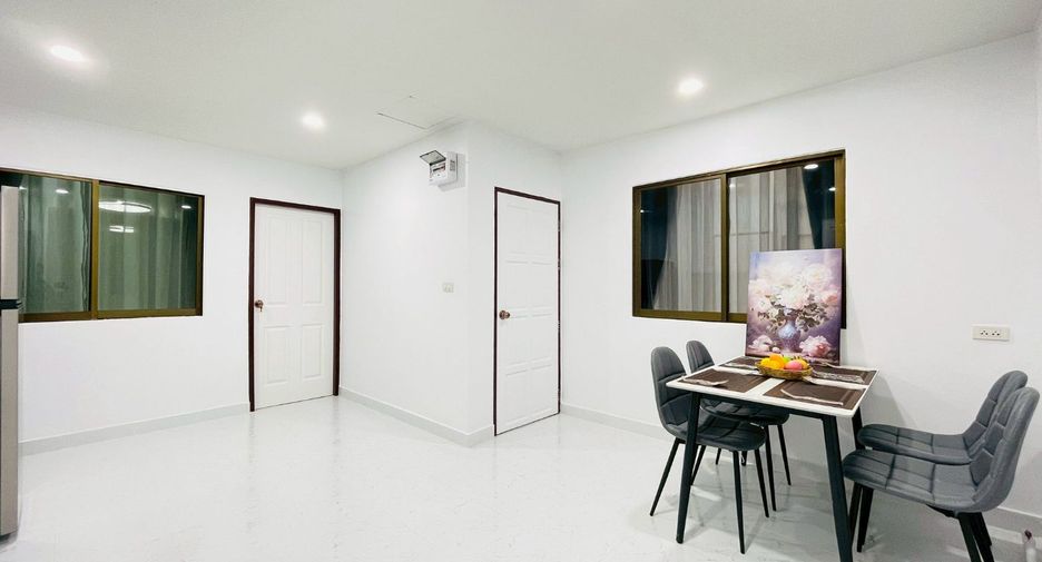 Reihenhaus zum Kauf mit 4 Zimmer in Bang Lamung, Chonburi
