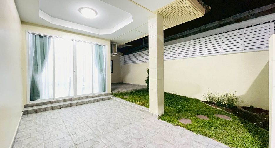 Reihenhaus zum Kauf mit 4 Zimmer in Bang Lamung, Chonburi