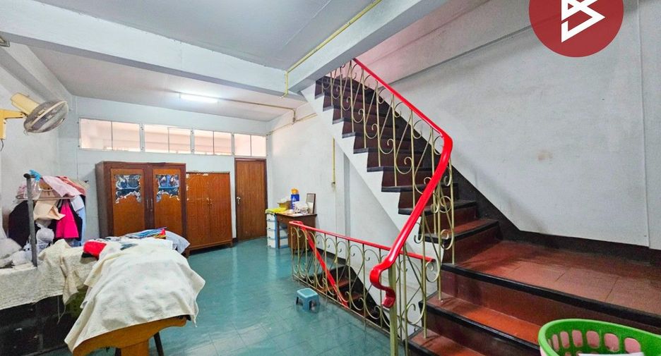 For sale 3 bedrooms retail Space in Yan Nawa, Bangkok