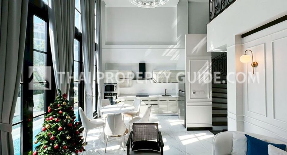Haus zur Miete mit 4 Zimmer in Watthana, Bangkok