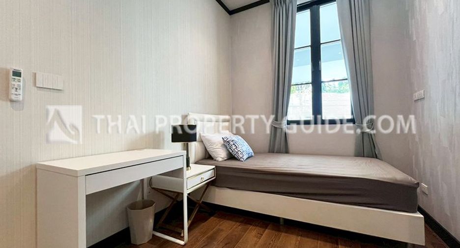 Haus zur Miete mit 4 Zimmer in Watthana, Bangkok