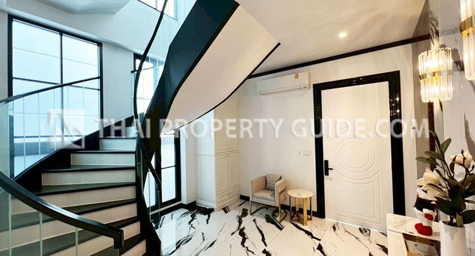Haus zur Miete mit 4 Zimmer in Watthana, Bangkok