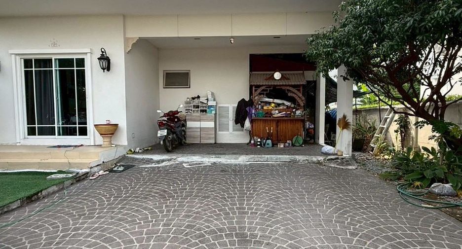 For sale 3 bedrooms house in Lat Krabang, Bangkok
