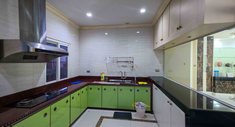 For rent 5 bedrooms house in Chom Thong, Bangkok