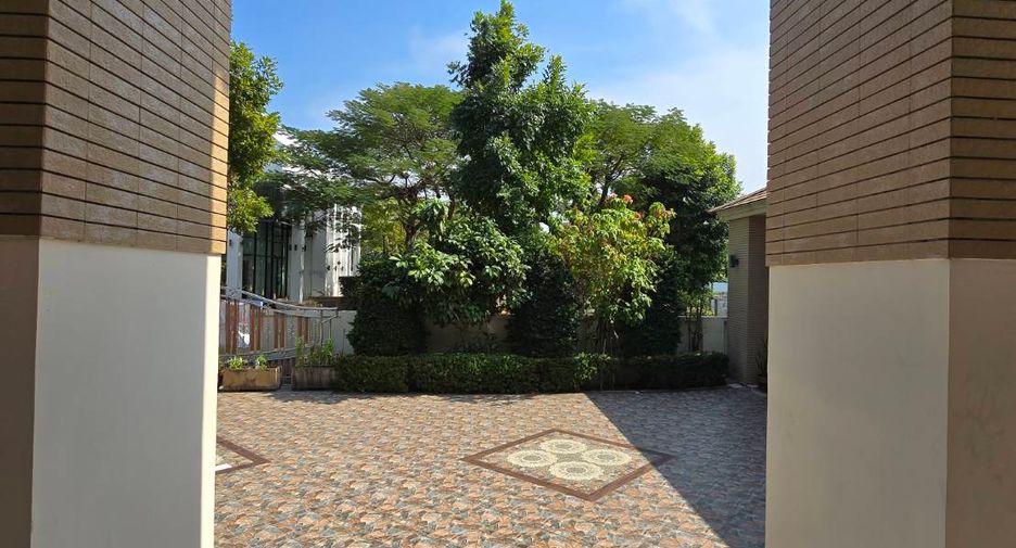 For rent 5 bedrooms house in Chom Thong, Bangkok