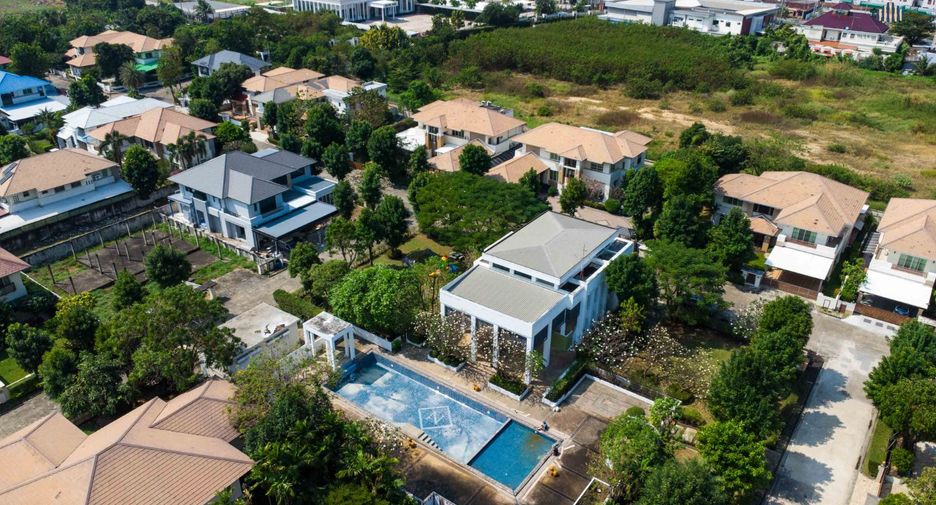 For rent 5 bedrooms house in Chom Thong, Bangkok
