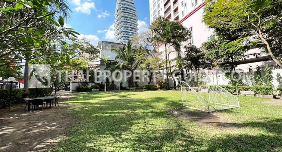 For rent 3 bedrooms apartment in Watthana, Bangkok