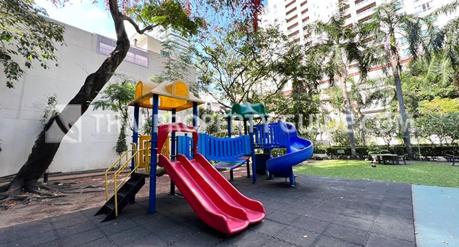 For rent 3 bedrooms apartment in Watthana, Bangkok