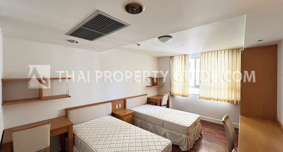 For rent 3 bedrooms apartment in Khlong Toei, Bangkok