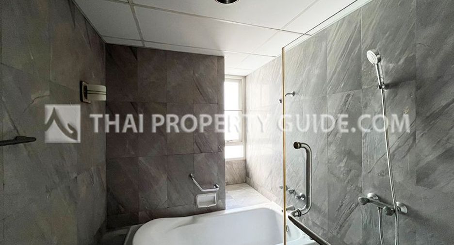 For rent 3 bedrooms apartment in Khlong Toei, Bangkok