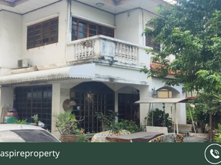 For sale 2 ベッドルーム house in Khlong Toei, Bangkok