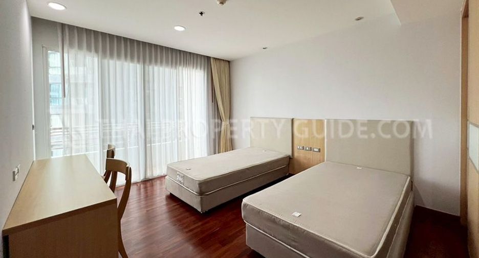 For rent 3 bedrooms apartment in Khlong Toei, Bangkok