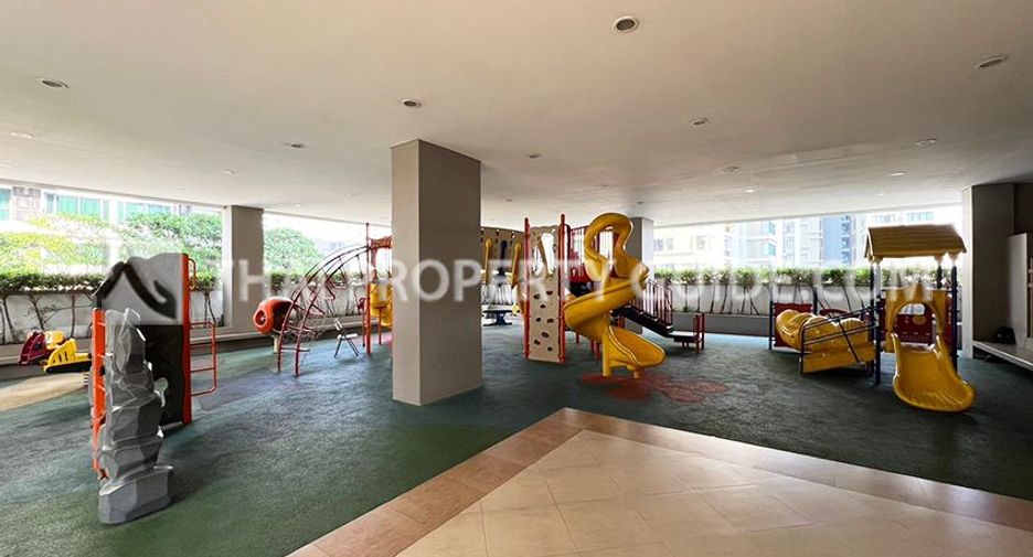 For rent 3 bedrooms apartment in Khlong Toei, Bangkok