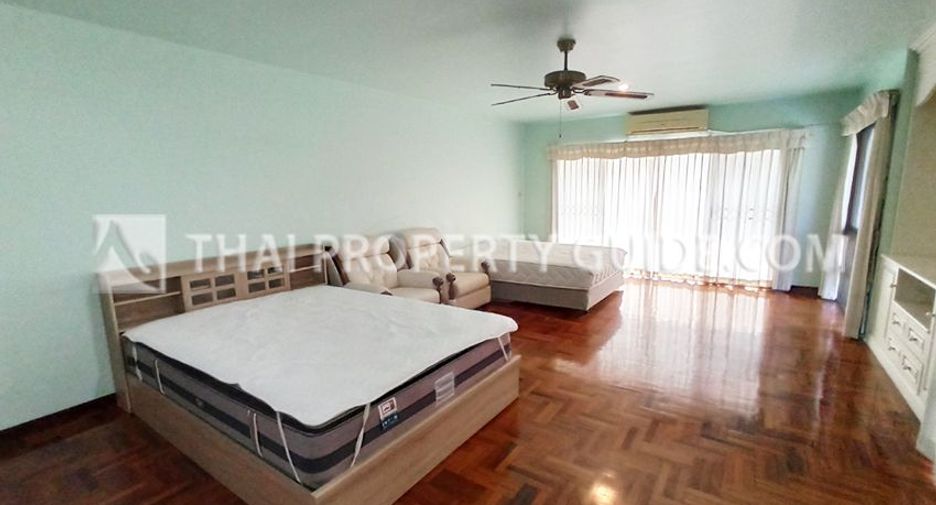 For rent 4 bedrooms house in Watthana, Bangkok