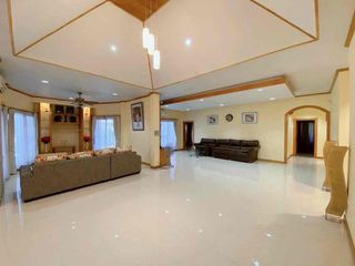 Villa zur Miete und zum Kauf mit 4 Zimmer in Bang Lamung, Chonburi