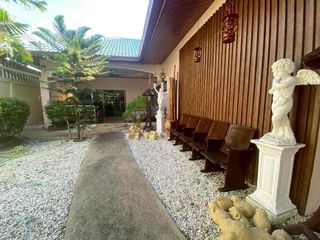 Villa zur Miete und zum Kauf mit 4 Zimmer in Bang Lamung, Chonburi