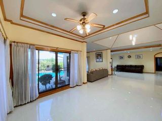 Villa zur Miete und zum Kauf mit 4 Zimmer in Bang Lamung, Chonburi